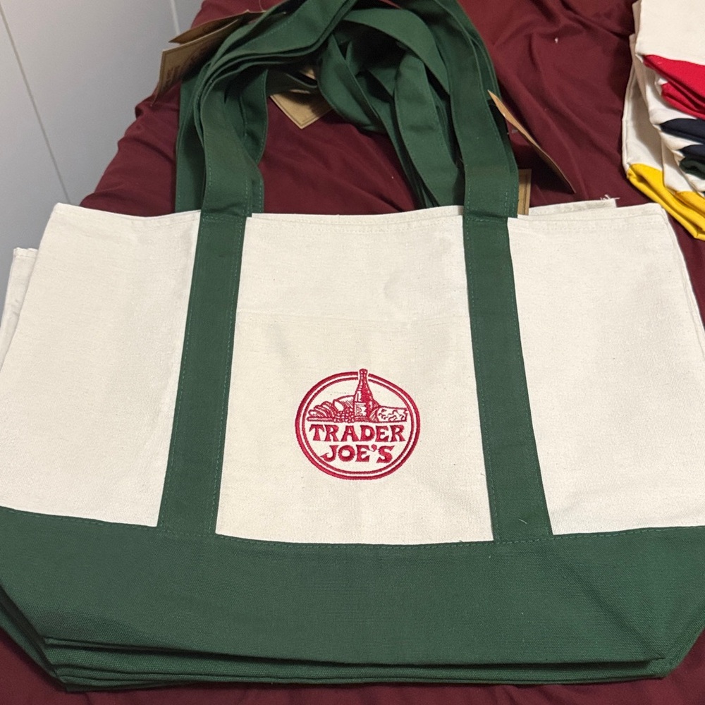 BNWT Trader Joes Large Tote - Green